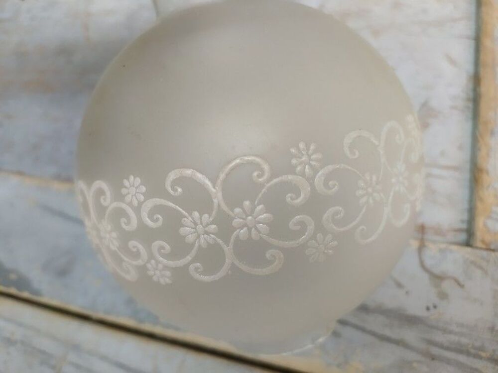 Ancien Globe Verre Frise &Eacute;maill&eacute;e Lampe &agrave; P&eacute;trole 
Décoration