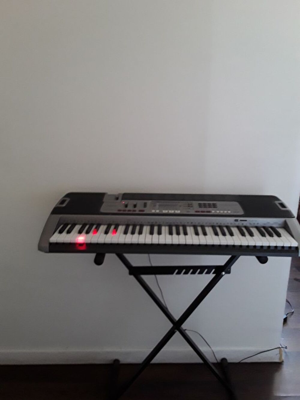 piano Casio et support Instruments de musique