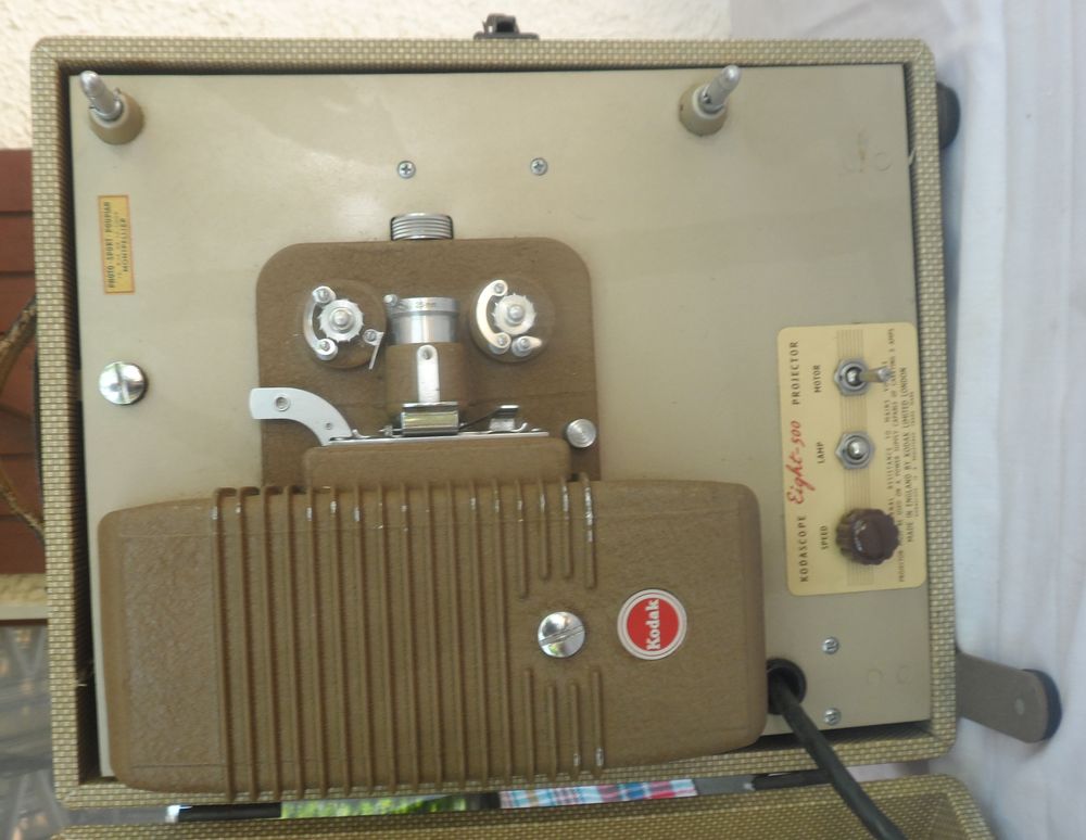 PROJECTEUR HUIT MM KODAK EIGHT 500 FONCTIONNE EN 220 VOLTS Photos/Video/TV