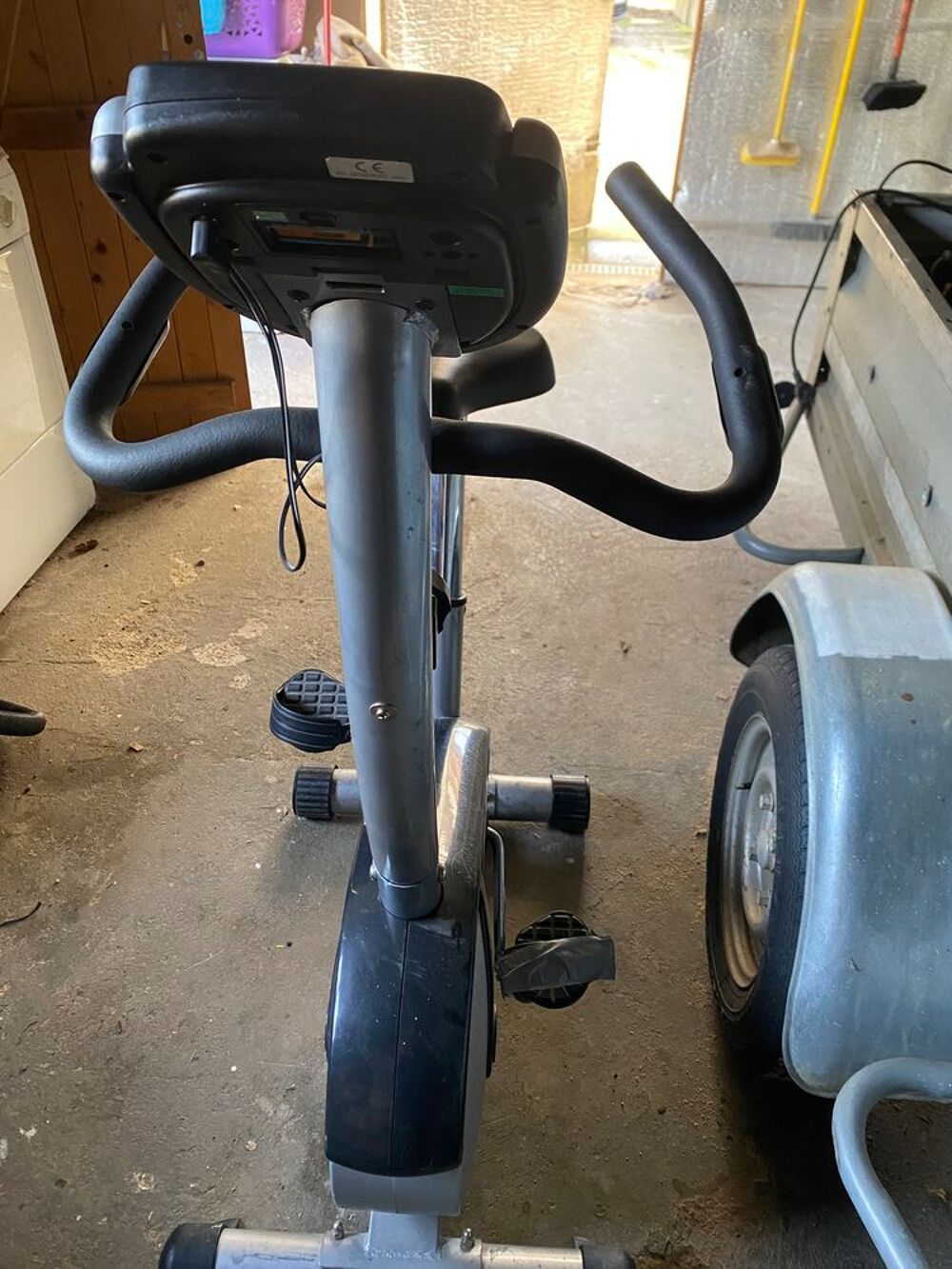 v&eacute;lo d'appartement en bon &eacute;tat tout fonctionne parfait Vélos