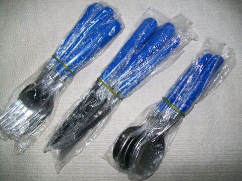 Ensemble de 18 couverts de table, neuf 10 Reims (51)