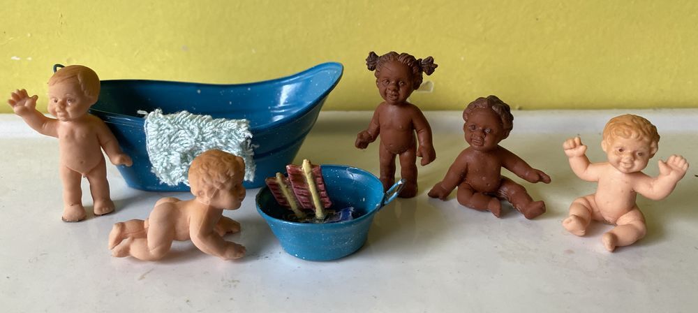 Lot de b&eacute;b&eacute;s taille lundby maison de poup&eacute;es Jeux / jouets