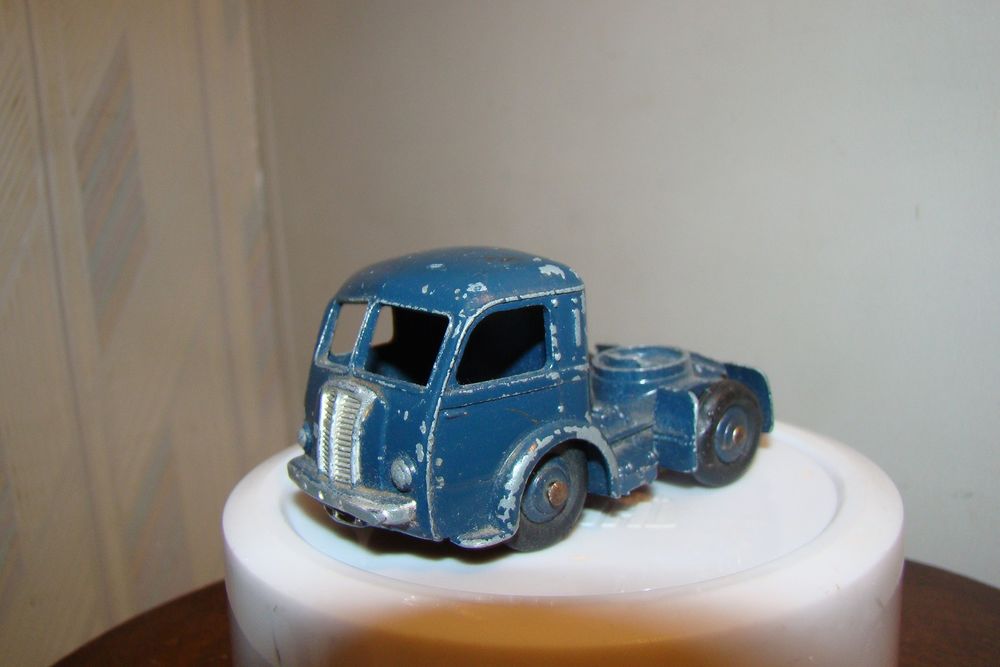 Tracteur Panhard Dinky Toys 1/43 
Jeux / jouets