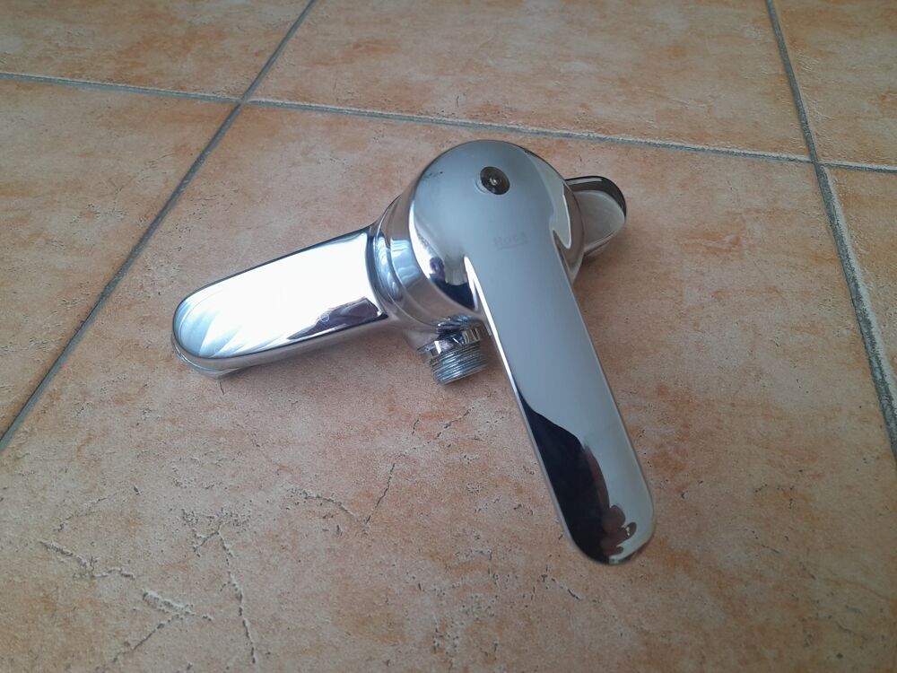 robinet de douche chrom&eacute; roca Bricolage