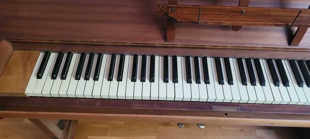 Piano droit Instruments de musique