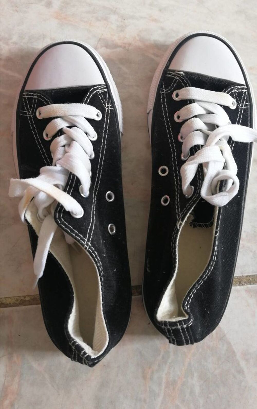 chaussure basket quasiment neuf Chaussures