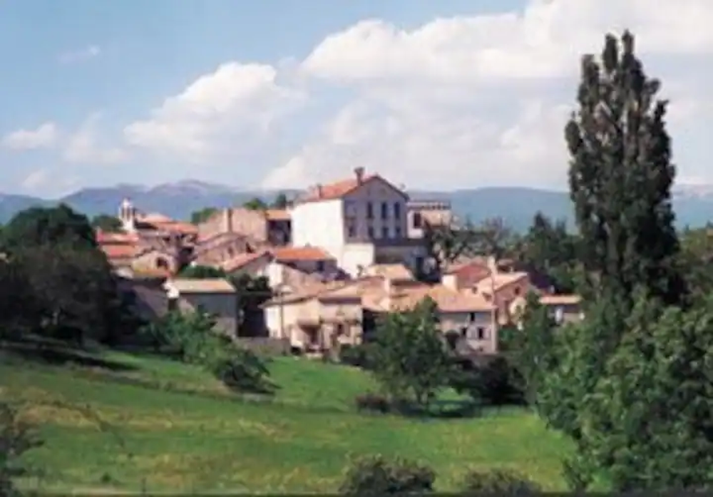   STUDIO CONFORTABLE, LUMINEUX, PROCHE VILLAGE Provence-Alpes-Côte d'Azur, Fontienne (04230)