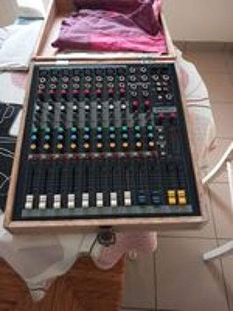   console mixage pour systeme sonorisation 