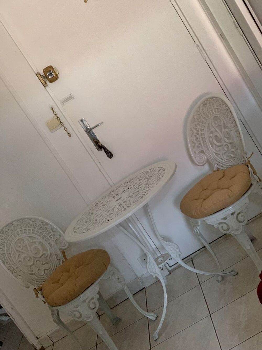 Ensemble table et 2 chaises en fer forg&eacute; blanc Meubles