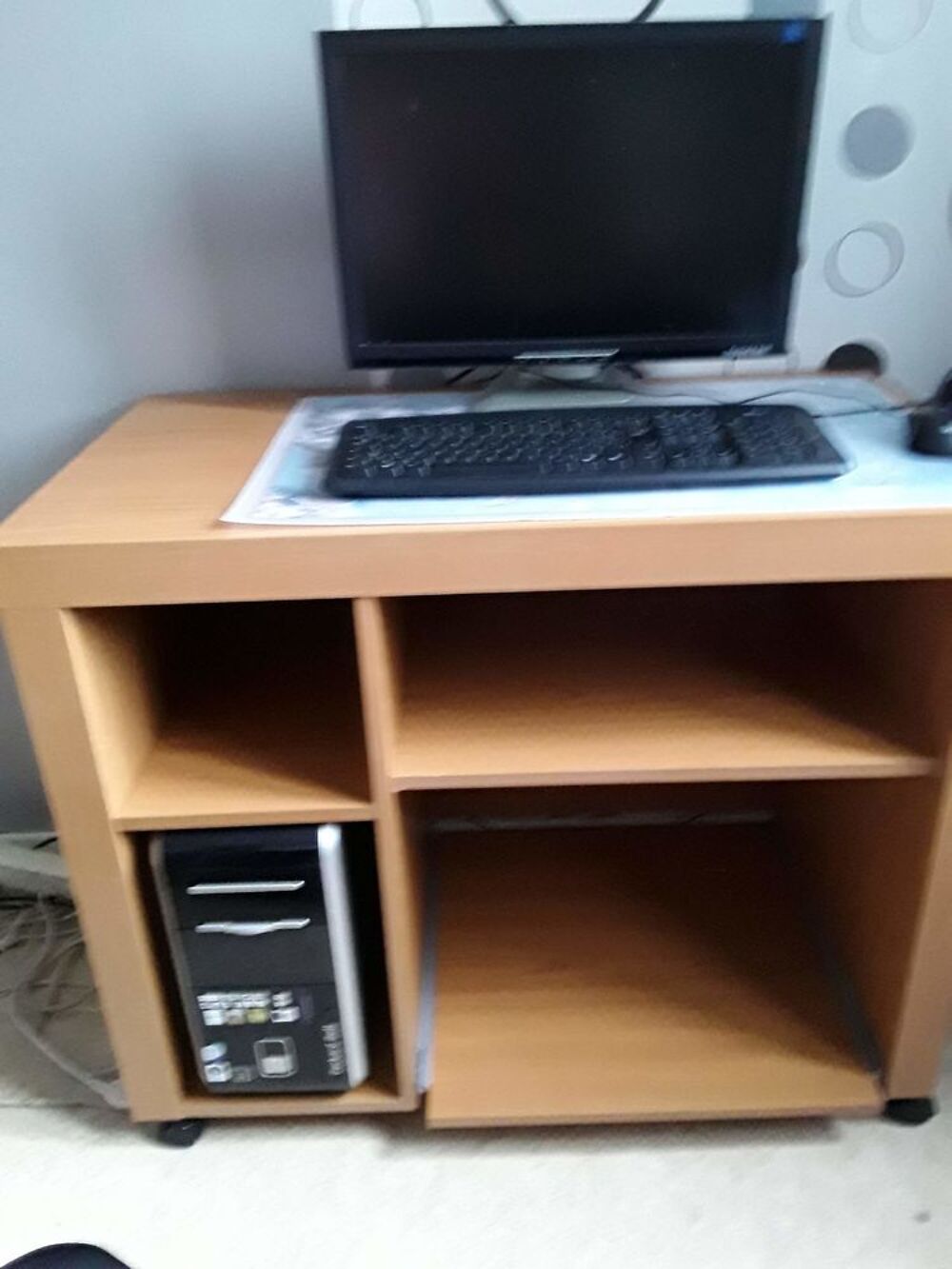 Bureau solide informatique et petit meuble &agrave; roulettes neuf Meubles