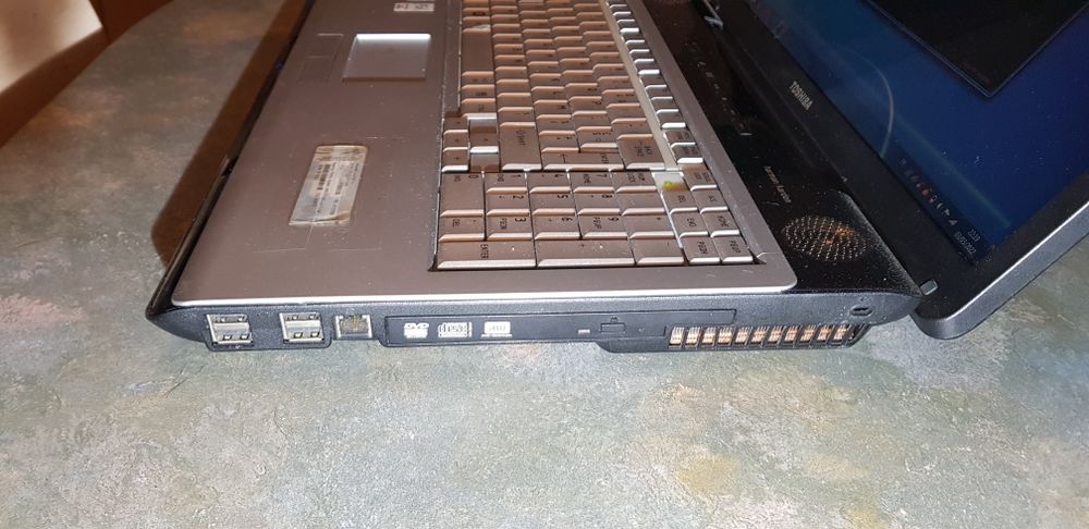 PC portable Toshiba P200, 17", Windows 7, 6 ports USB Matériel informatique