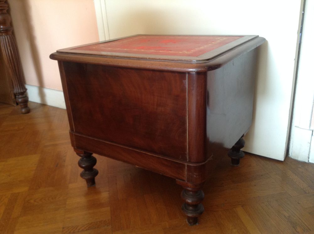 Tabouret escalier en acajou : Meubles