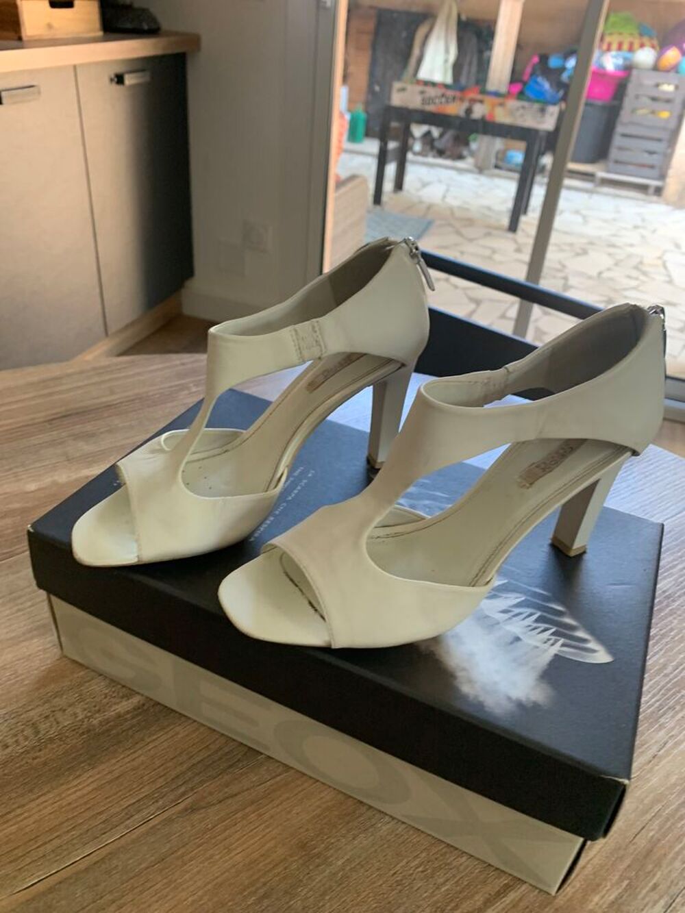 Chaussures &agrave; talons femme " GEOX " Chaussures