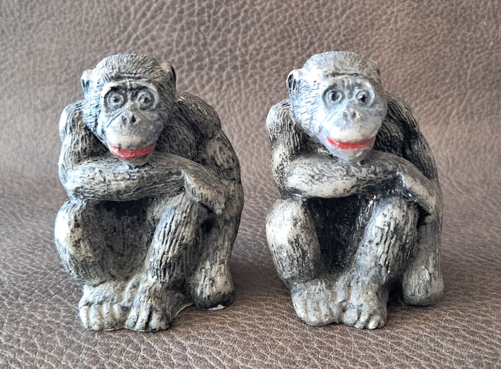 lot de 2 figurines en r&eacute;sine repr&eacute;sentant 2 singes chimpanz&eacute; Décoration