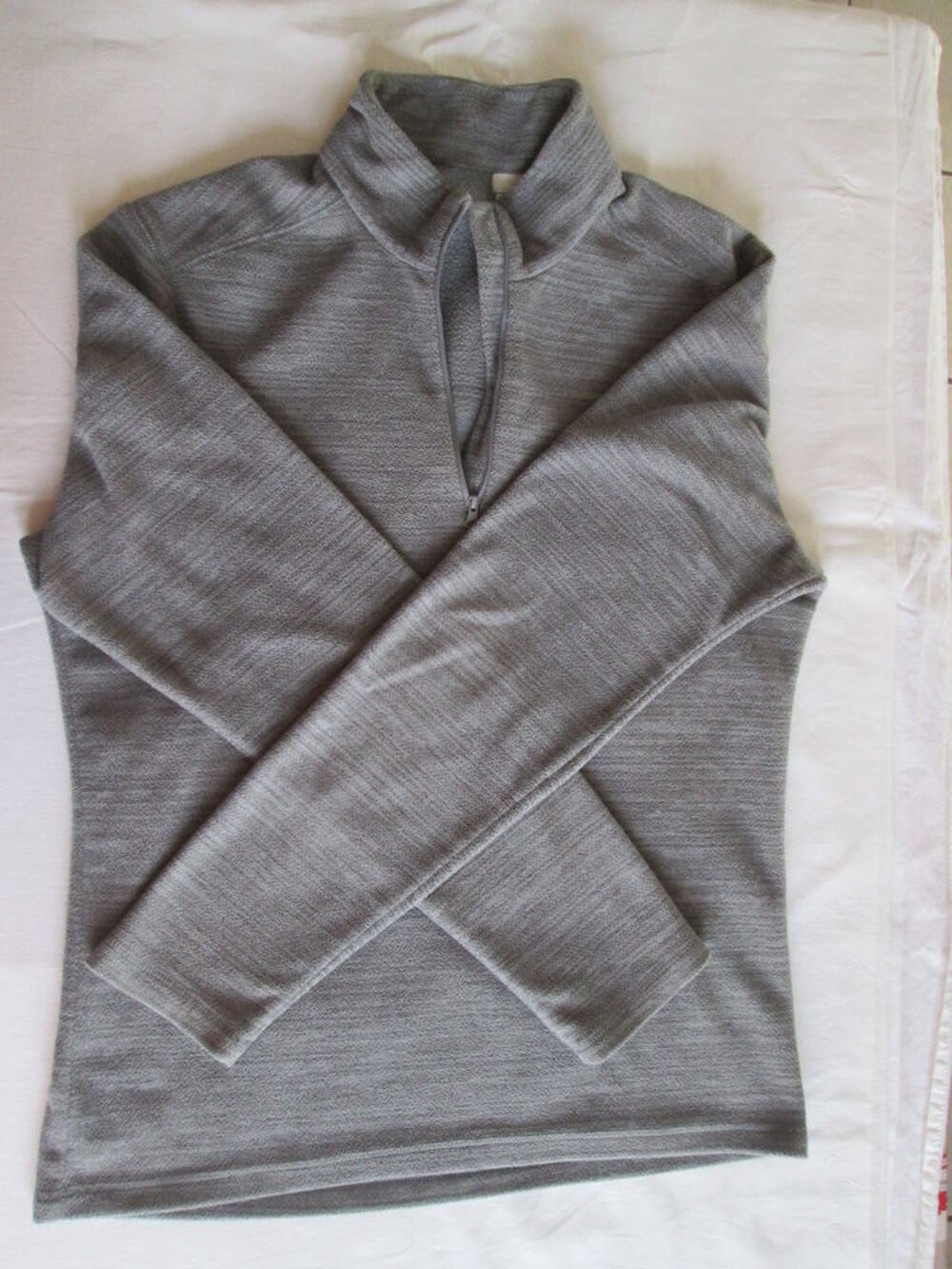 Sweat polaire gris col zipp&eacute; Quechua Decathlon V�tements