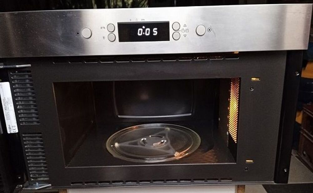 Four-micro ondes encastrable. Cuisine