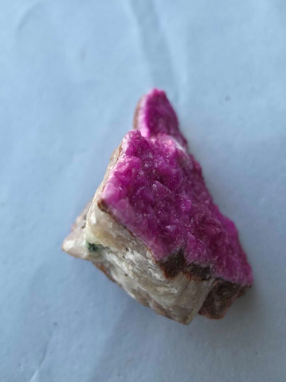 Sp&eacute;cimen Rare Calcite Cobaltif&egrave;re-Cristaux Fuchsia RDC 