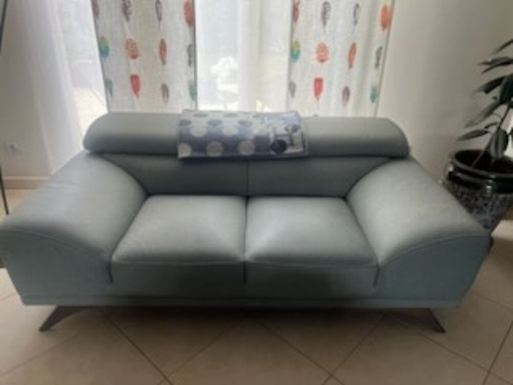 Canap&eacute; moderne en cuir de buffle bleu azur de roche bobois Meubles