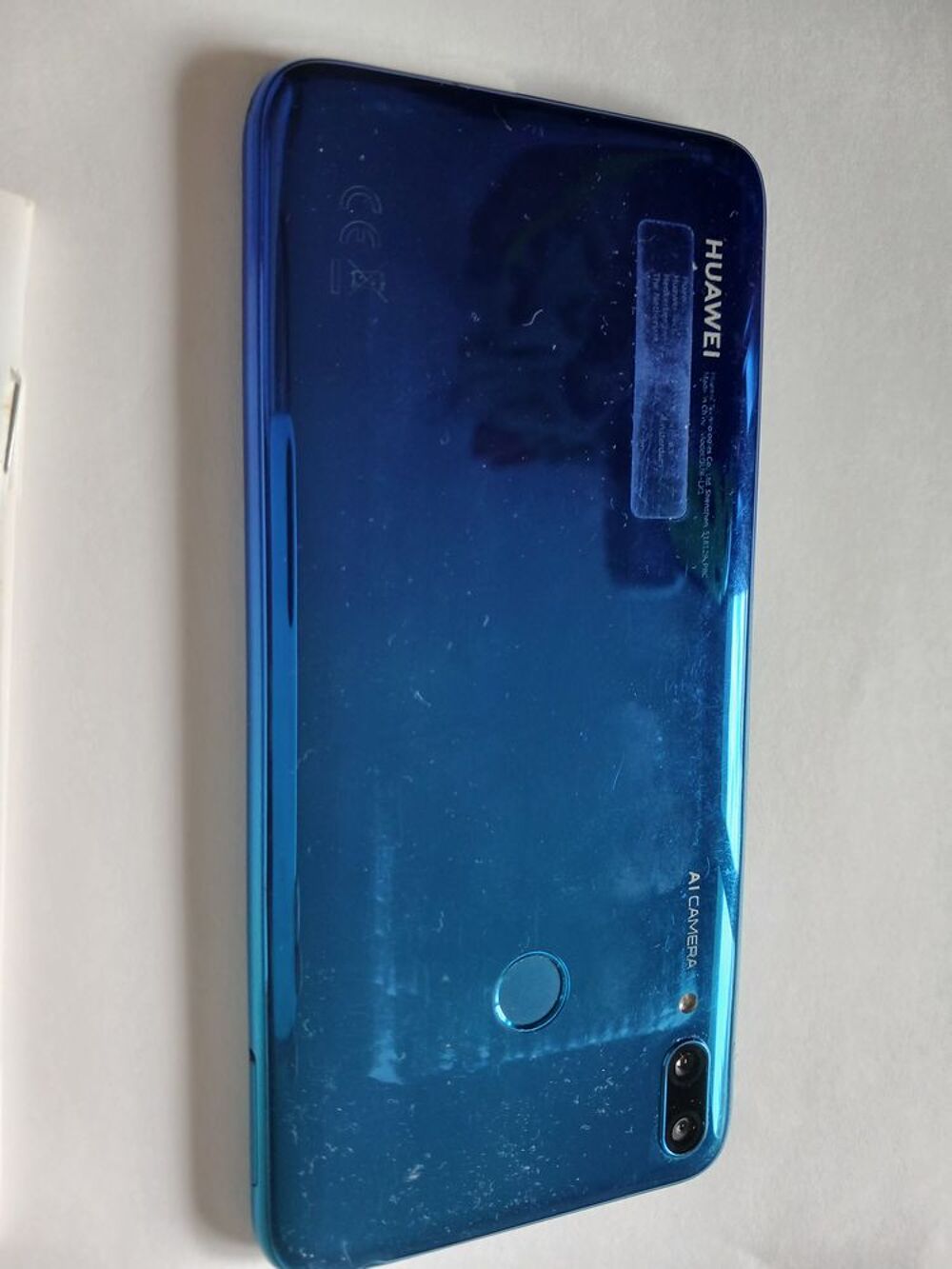 Smartphone Huawei Y7 2019 avec c&acirc;ble USB Téléphones et tablettes