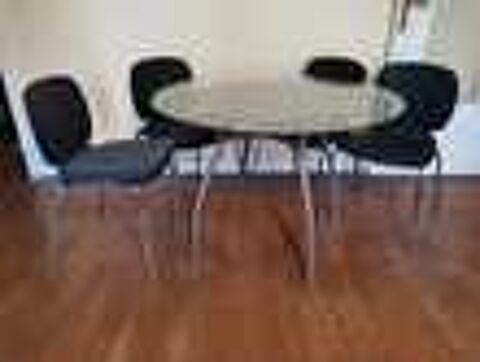 Table et 4 chaises Meubles