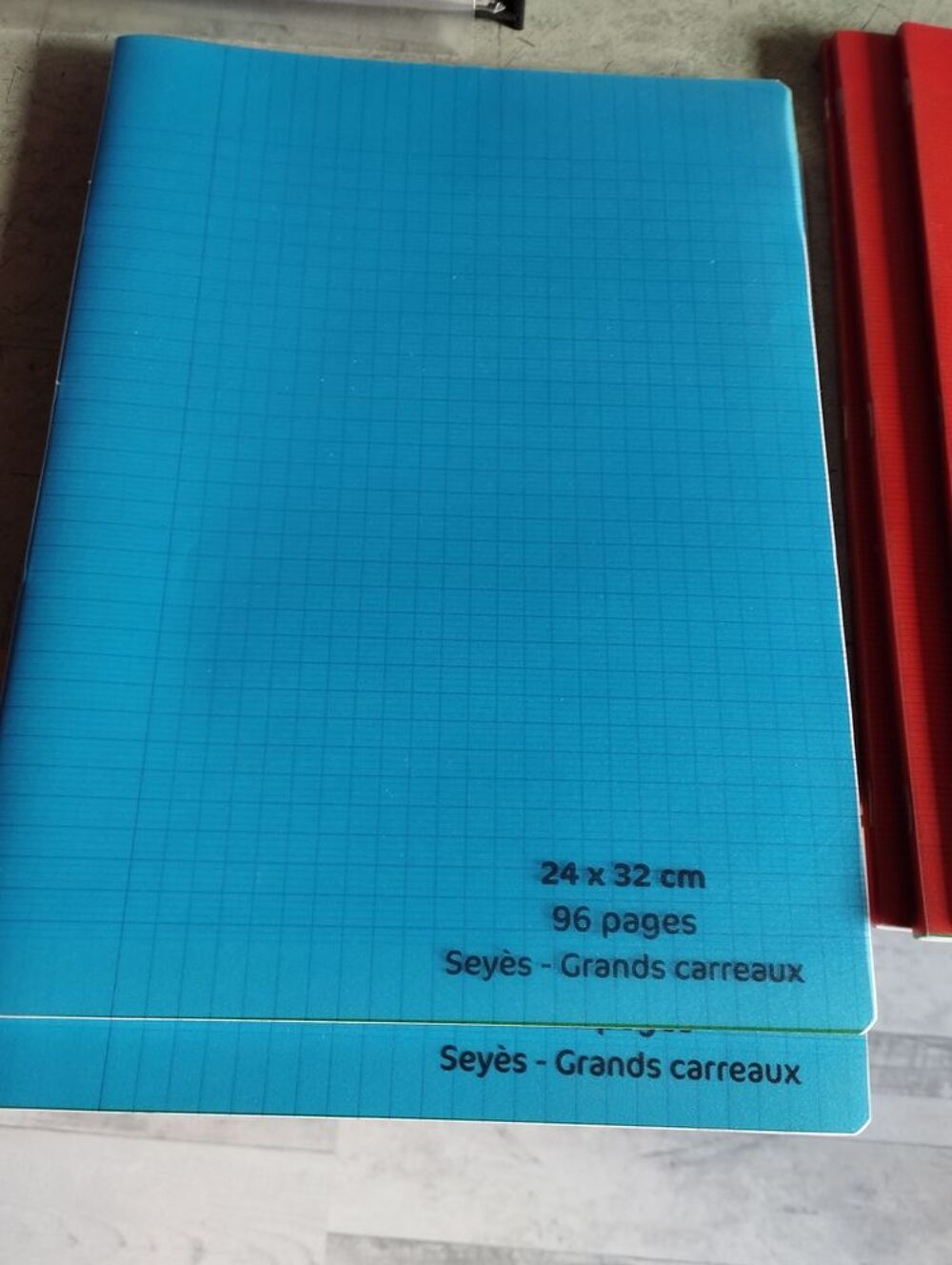 Lot de 9 cahiers neufs couverture plastifi&eacute;e Livres et BD