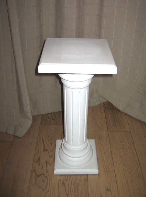Colonne ronde cannel�e de style corinthien en orme 35 Saint-Martin-d'H�res (38)