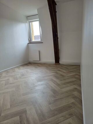  Appartement à louer 3 pièces 103 m²