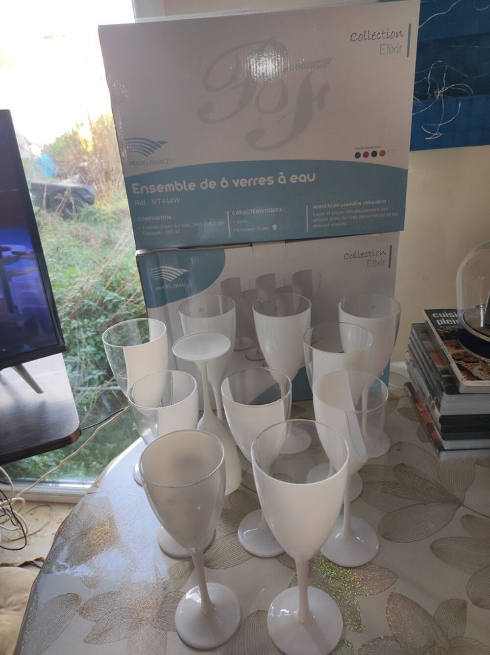 Lot de 11 Tr&egrave;s beaux verres Blancs Vin/Eau Electroménager