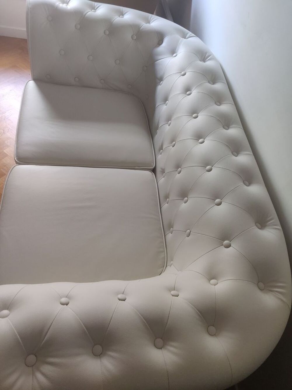 Canap&eacute; Chesterfield capitonn&eacute; blanc &agrave; 2 places Meubles