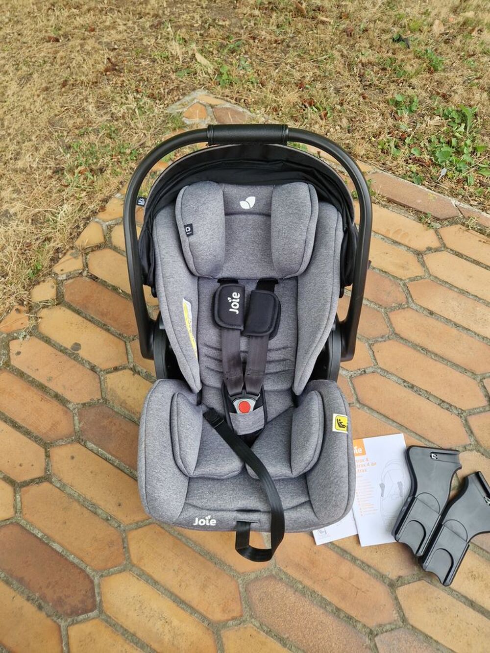 Si&egrave;ge auto b&eacute;b&eacute; Joie avec bases isofix Puériculture