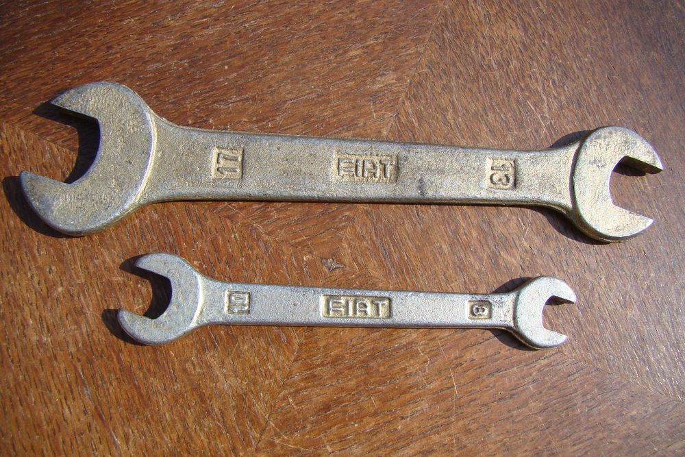 Lot de 2 anciennes cl&eacute;s plates FIAT
Bricolage