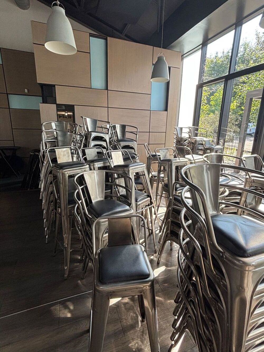 Chaises et tabourets TOLIX en acier avec assise Meubles