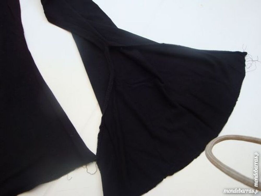 Pull noir &agrave; manches longues marque SINEQUANONE Vêtements