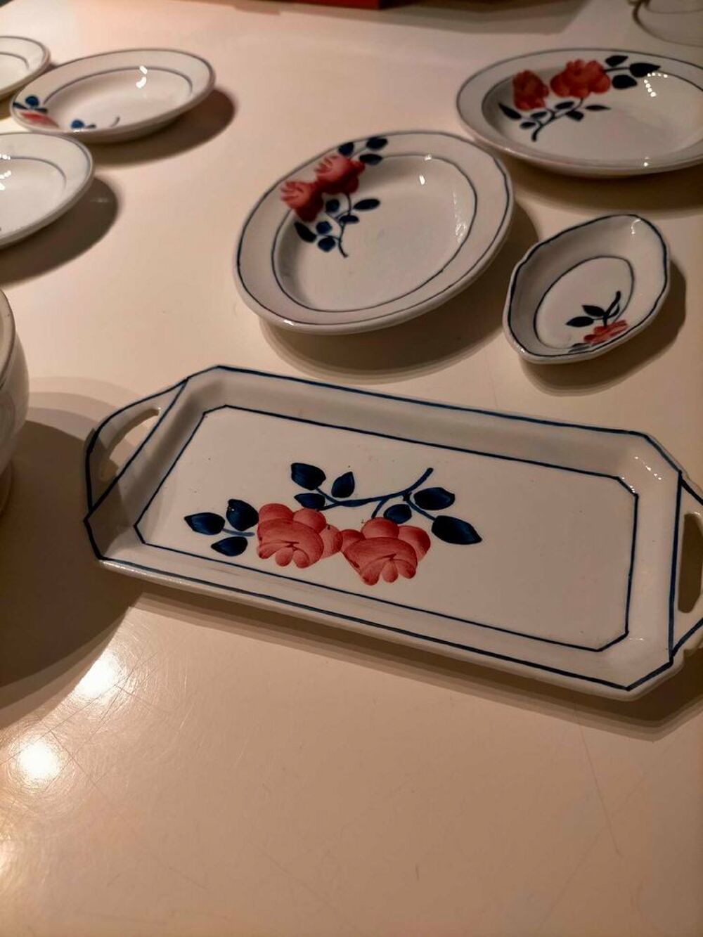 Dinette faience vintage rose rouge H BCM peinte &agrave; la main ann&eacute;e 30 (29 pieces) 