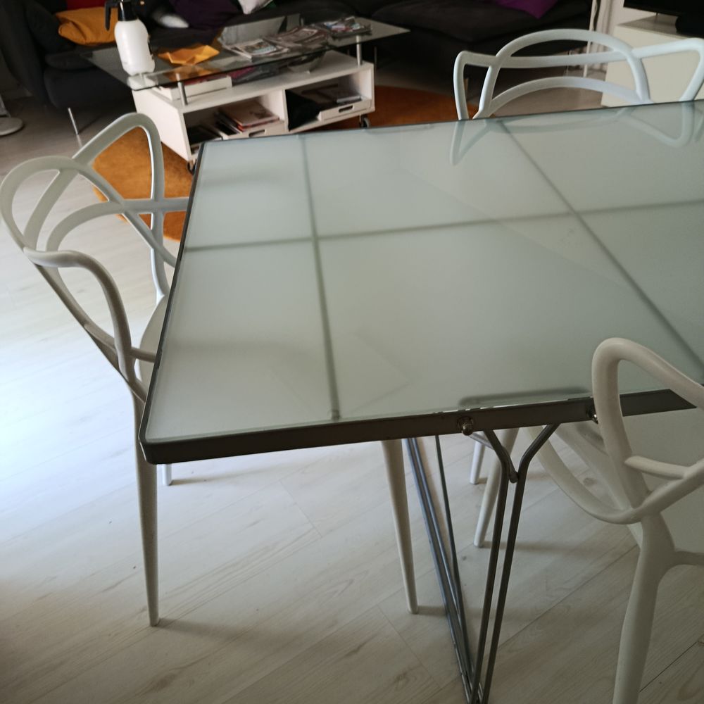  Table salle &agrave; manger design IKEA id&eacute;ale pour 8 personnes Meubles