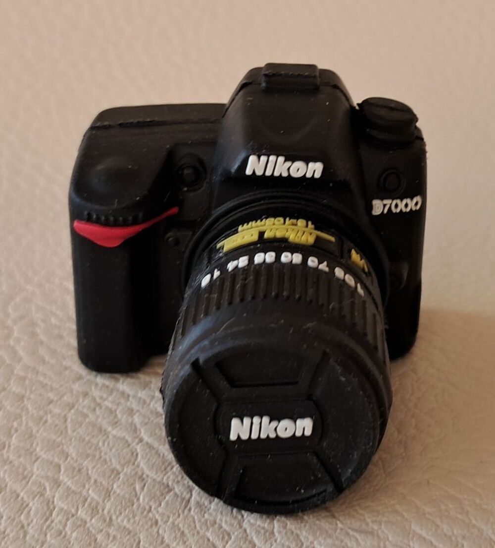cl&eacute; usb 8 gb reproduction d'un appareil photo nikon D 7000
Matériel informatique