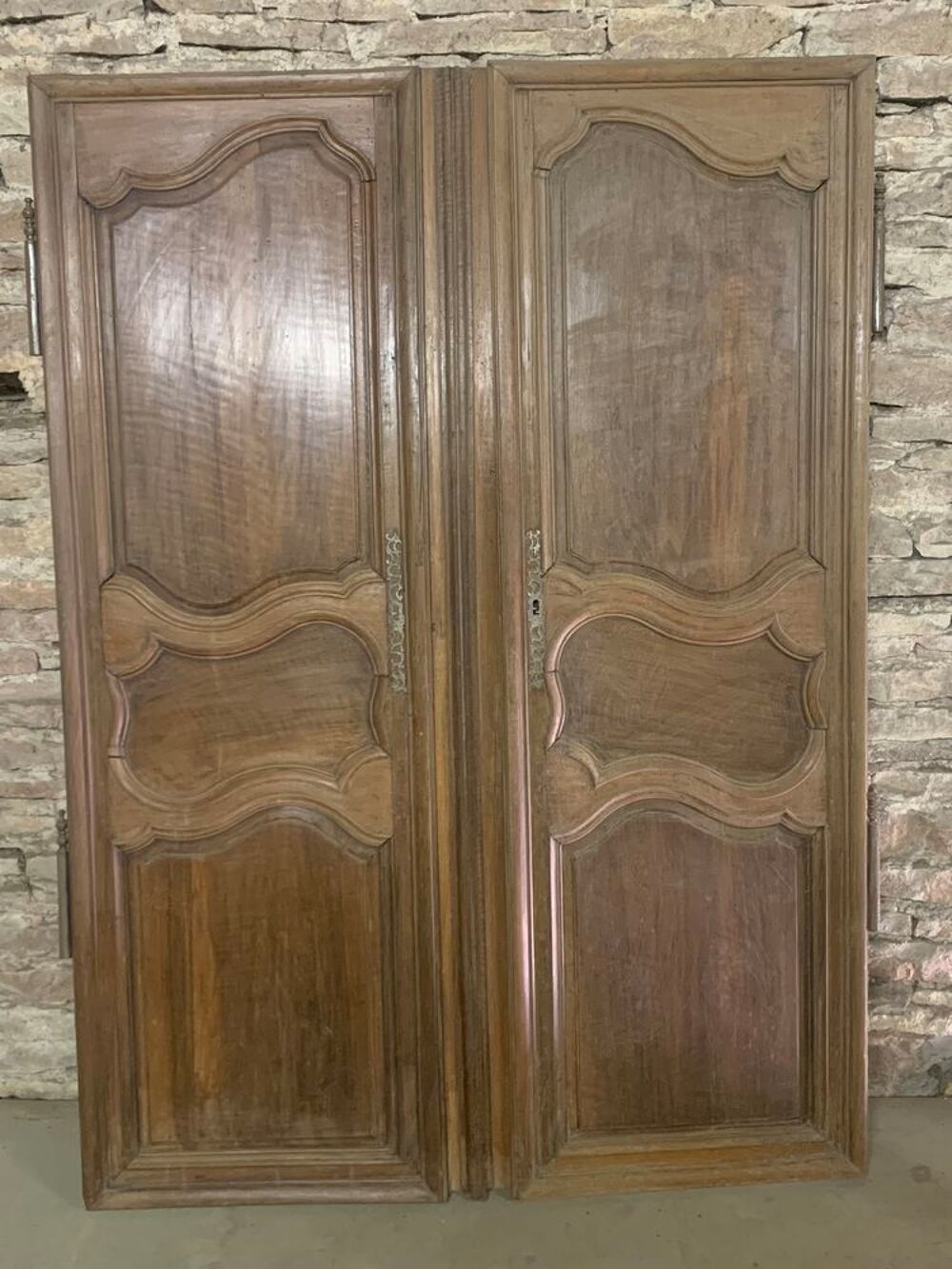 Grande armoire traditionnelle
(autres photos sur demande) Meubles