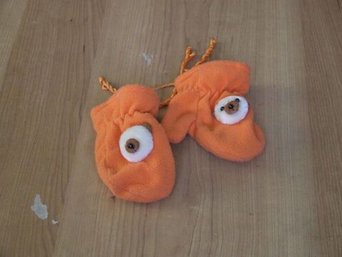 Moufles polaires orange, T. 6 12 mois 1 Bagnolet (93)