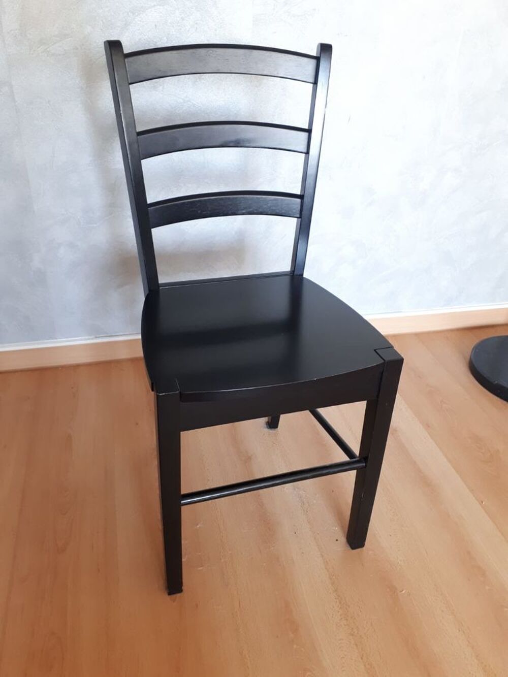 table +4 chaises Meubles