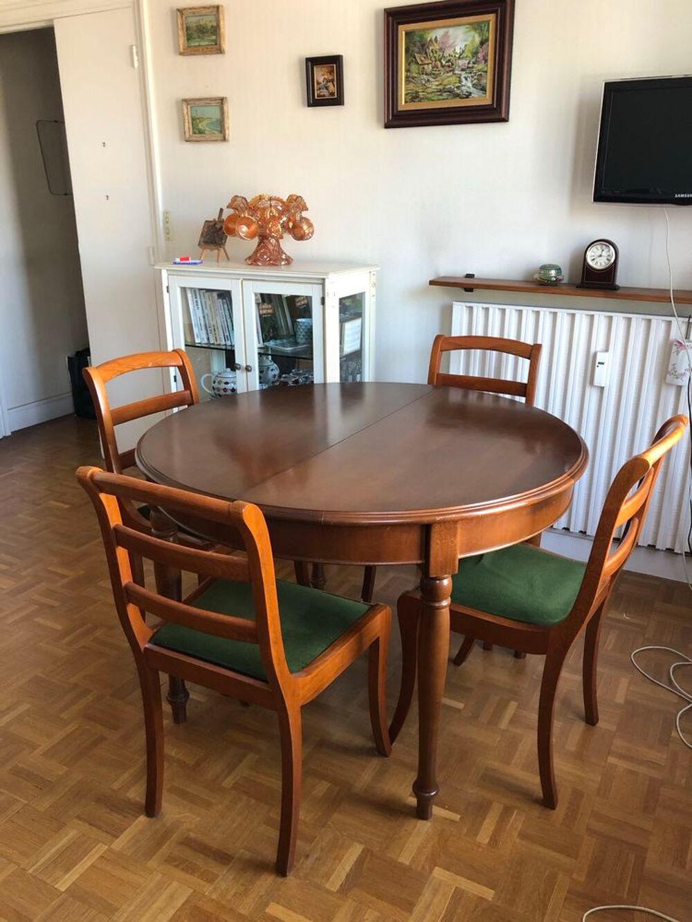 Table ronde merisier et chaises style Louis Philippe Meubles