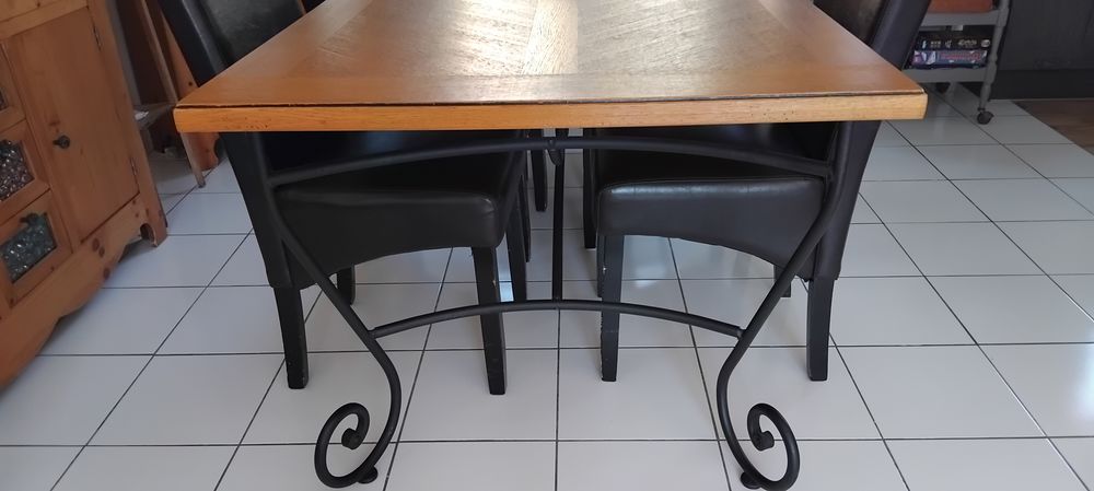 Table de salle &agrave; manger Maison du Monde 
Excellent &eacute;tat Meubles