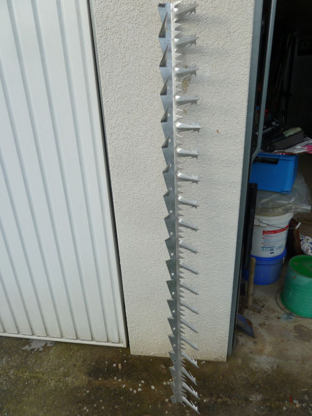 CRETE DEFENSIVE EN INOX Bricolage