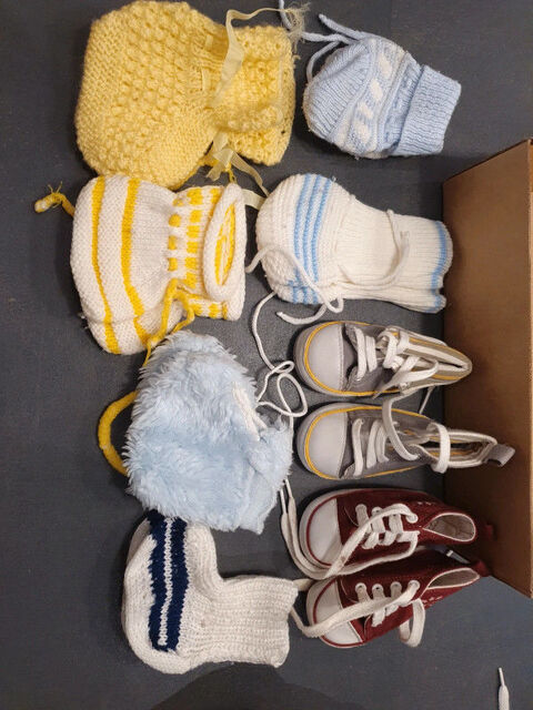 Lot chaussures et chaussons pour b�b�  10 Aubvillers (80)