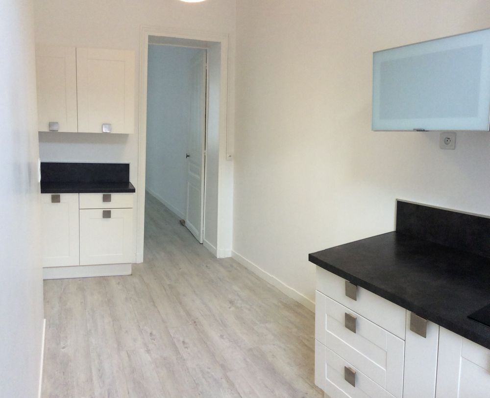 Location Appartement T1 en rez de chaussée plein sud chauffage compris garage dis Brueil-en-vexin