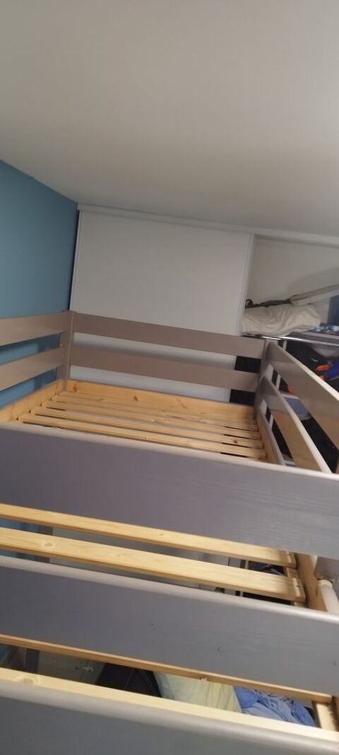 lit mezzanine 140 avec matelas bon tat 150 
client srieux 150 Gnissieux (26)