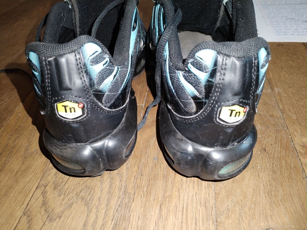Nike TN bleu (taille 42) languette d&eacute;cousue
Chaussures