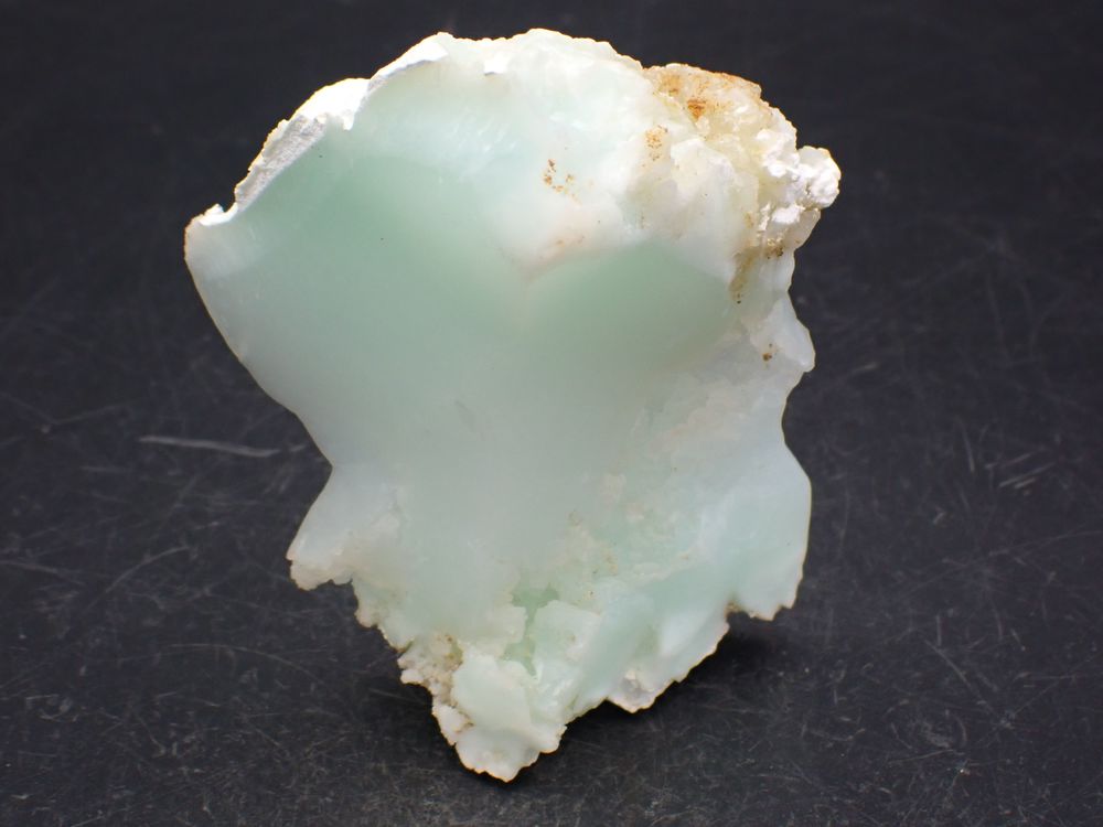 Opale verte , Les C&eacute;l&egrave;bes , Indon&eacute;sie 99gr 80 x 63 x 42 mm 