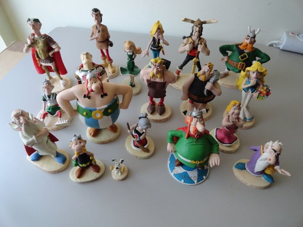 FIGURINES 