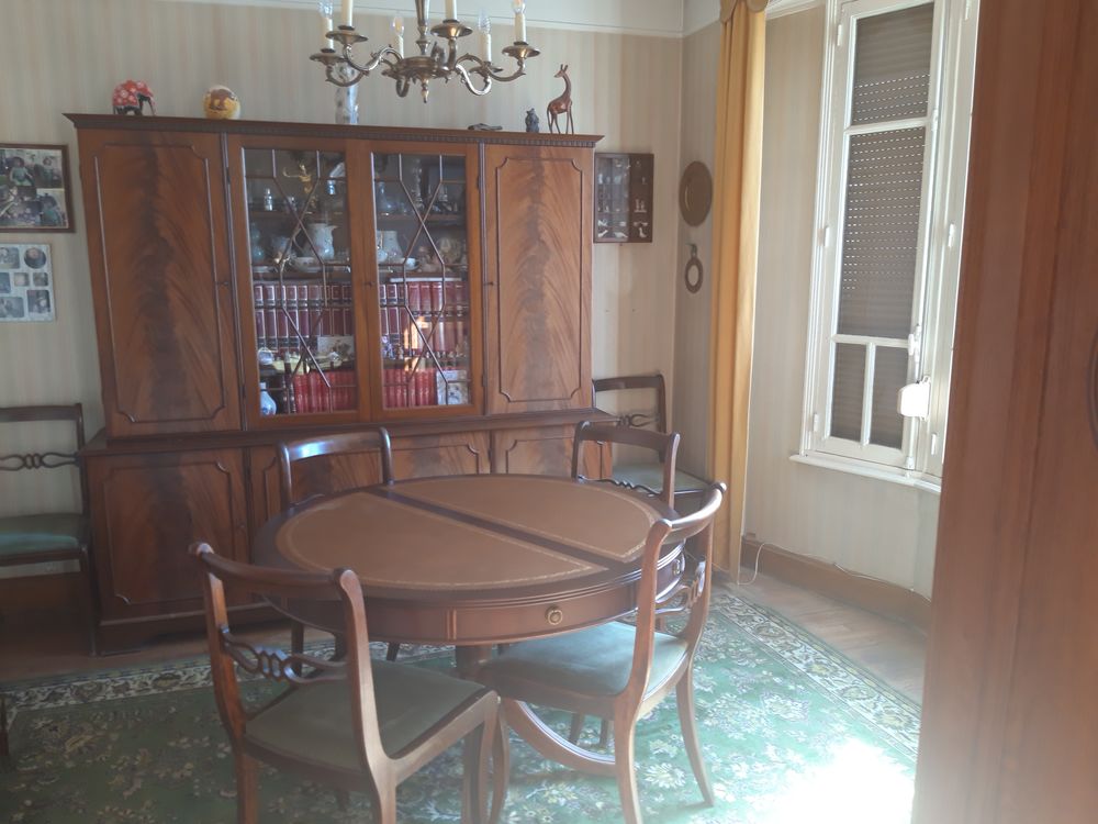 Table bois dessus cuir + armoire biblioth&egrave;que+6 chaises Meubles