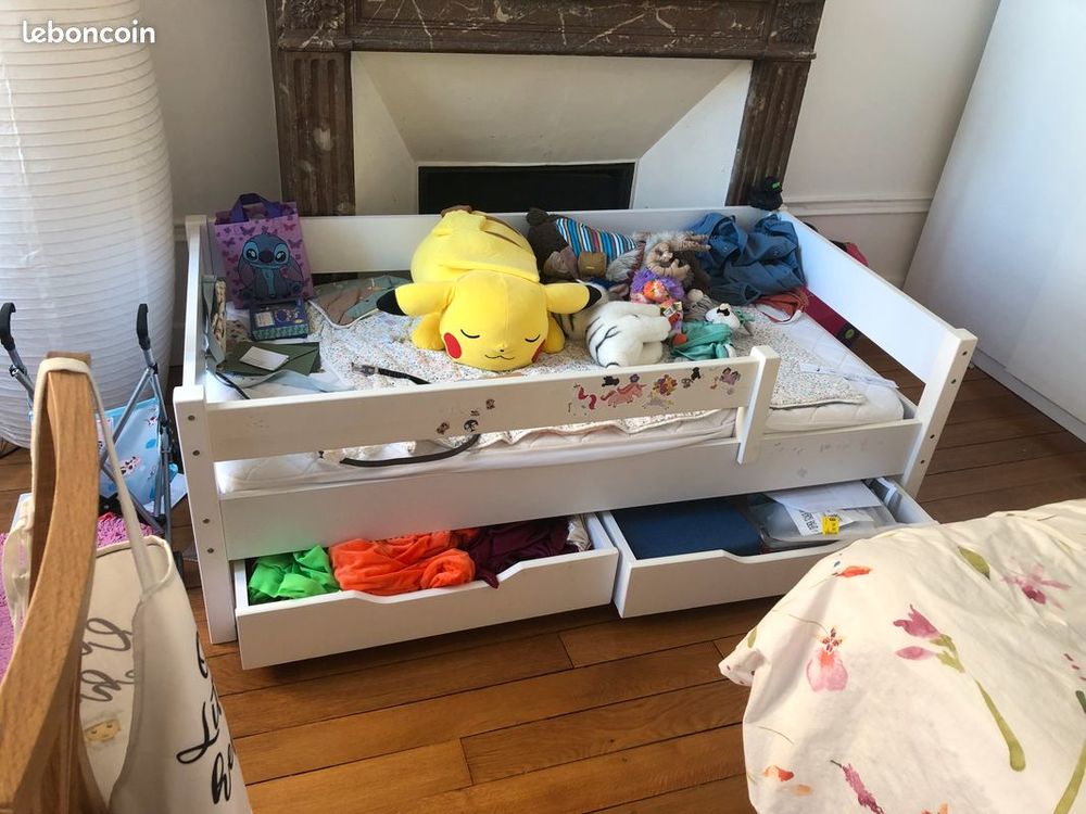 Lit d'enfant quasi neuf IKEA barres de protection et tiroirs Mobilier enfants
